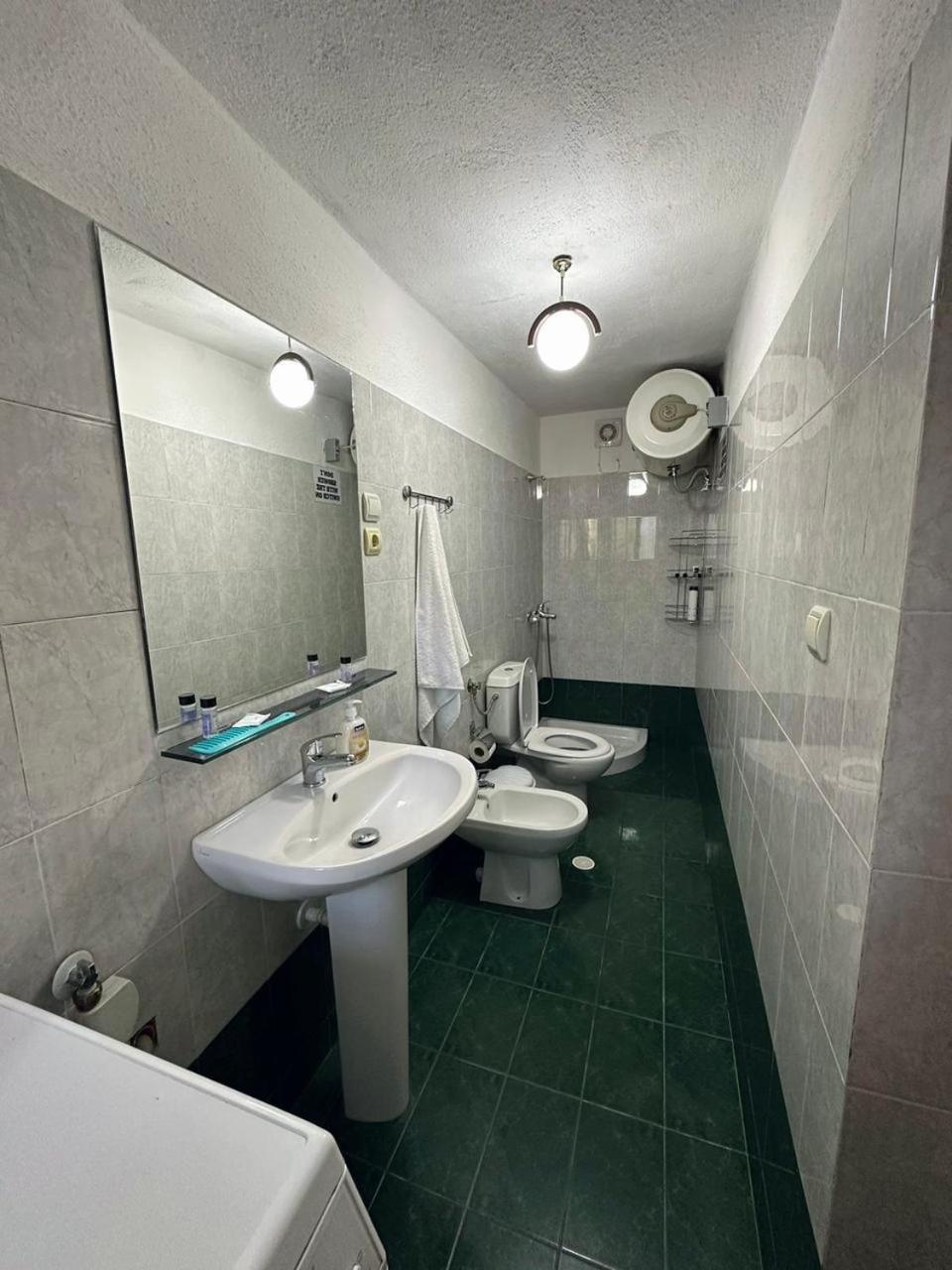Geri Guesthouse Gjirokastra Zewnętrze zdjęcie