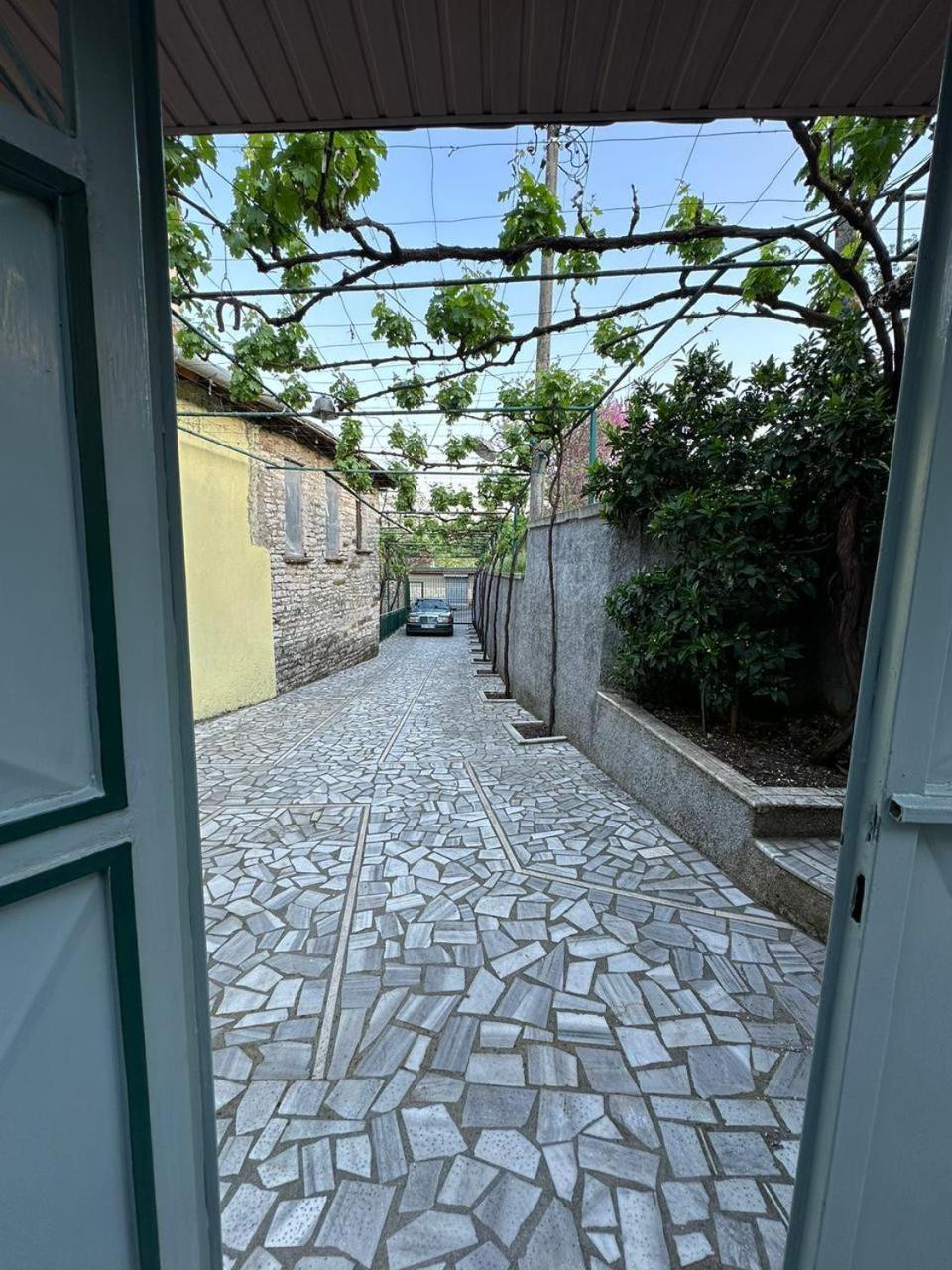 Geri Guesthouse Gjirokastra Zewnętrze zdjęcie